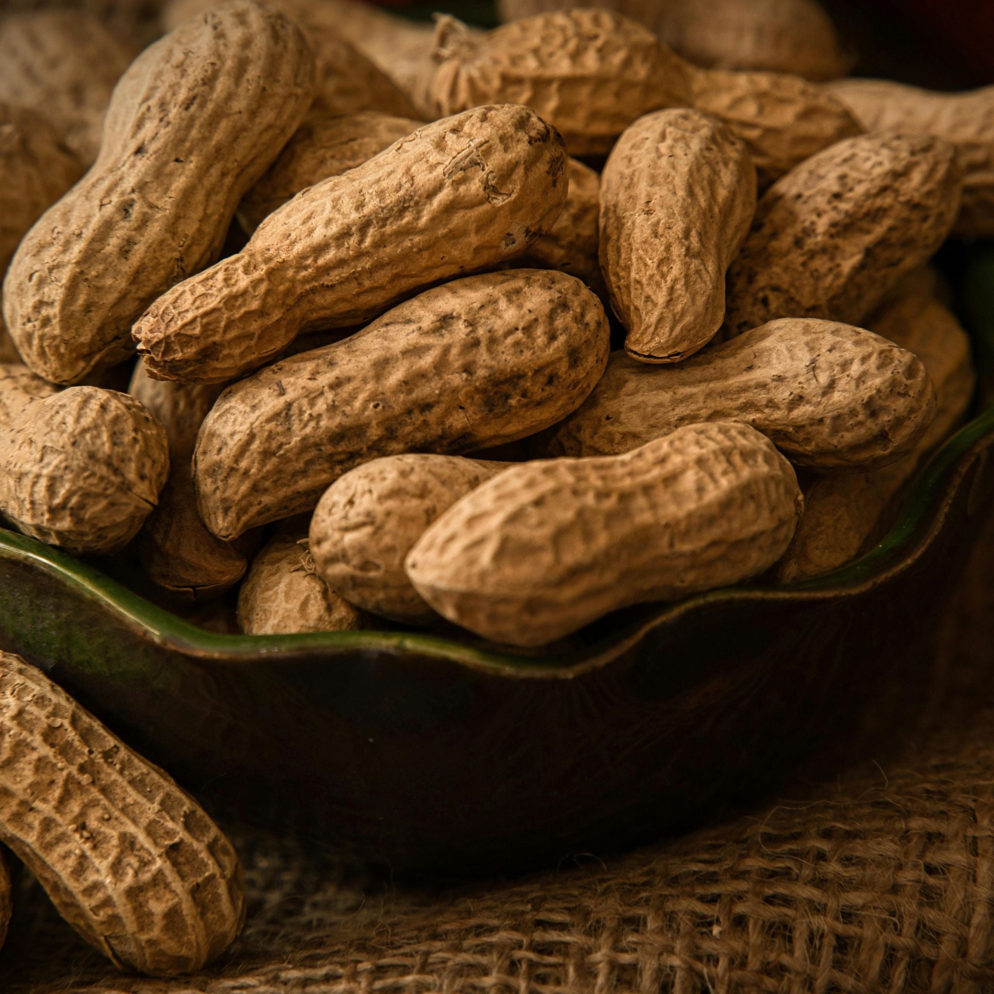 Weigh - Organic Paleskin Peanuts (100g)